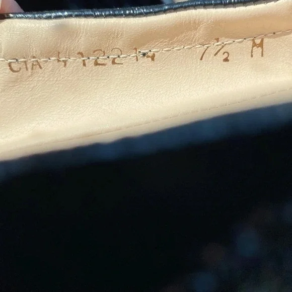 Stuart Weitzman Raven Flats bow black patton leather size 7.5 - Picture 8 of 9